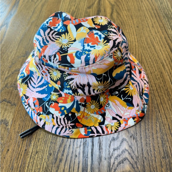 The North Face Floral Patterned Bucket Hat - Picture 1 of 5